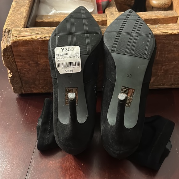 Black Suede ladies, high heel,Le Chateau boots .like new - Picture 2 of 5